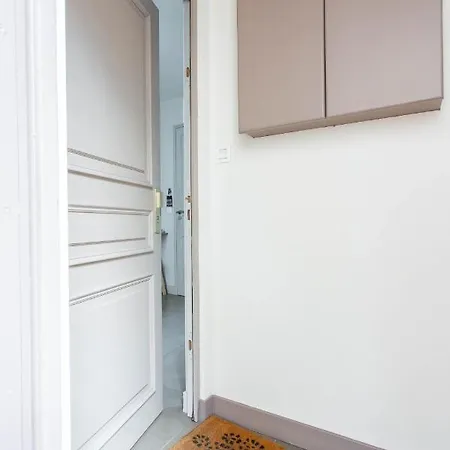 Apartment Small Fully Furnished Studio Near Montparnasse Train Station Paris